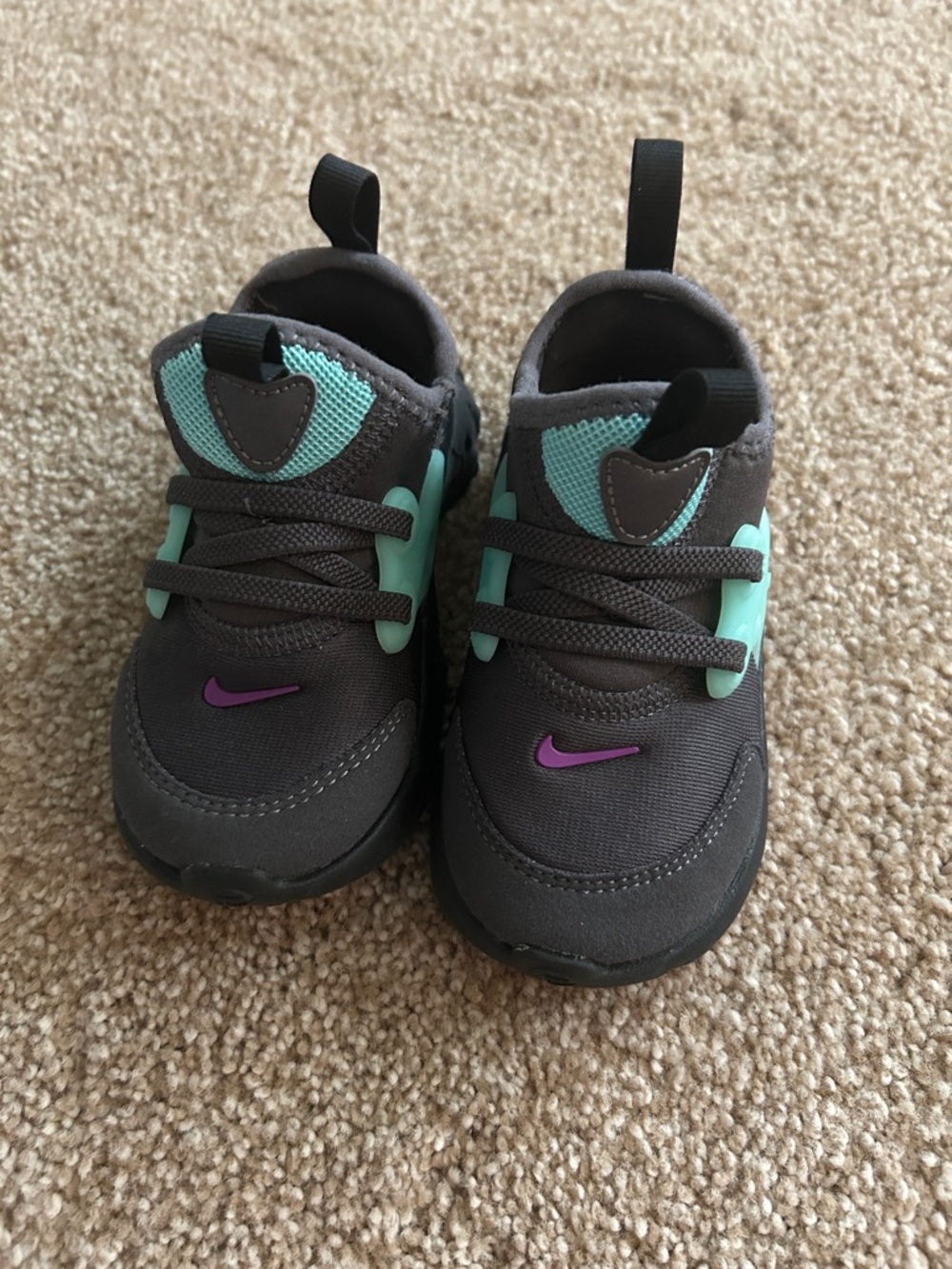 Nike Girls Gray Sneakers with Teal and Purple Accents 7c